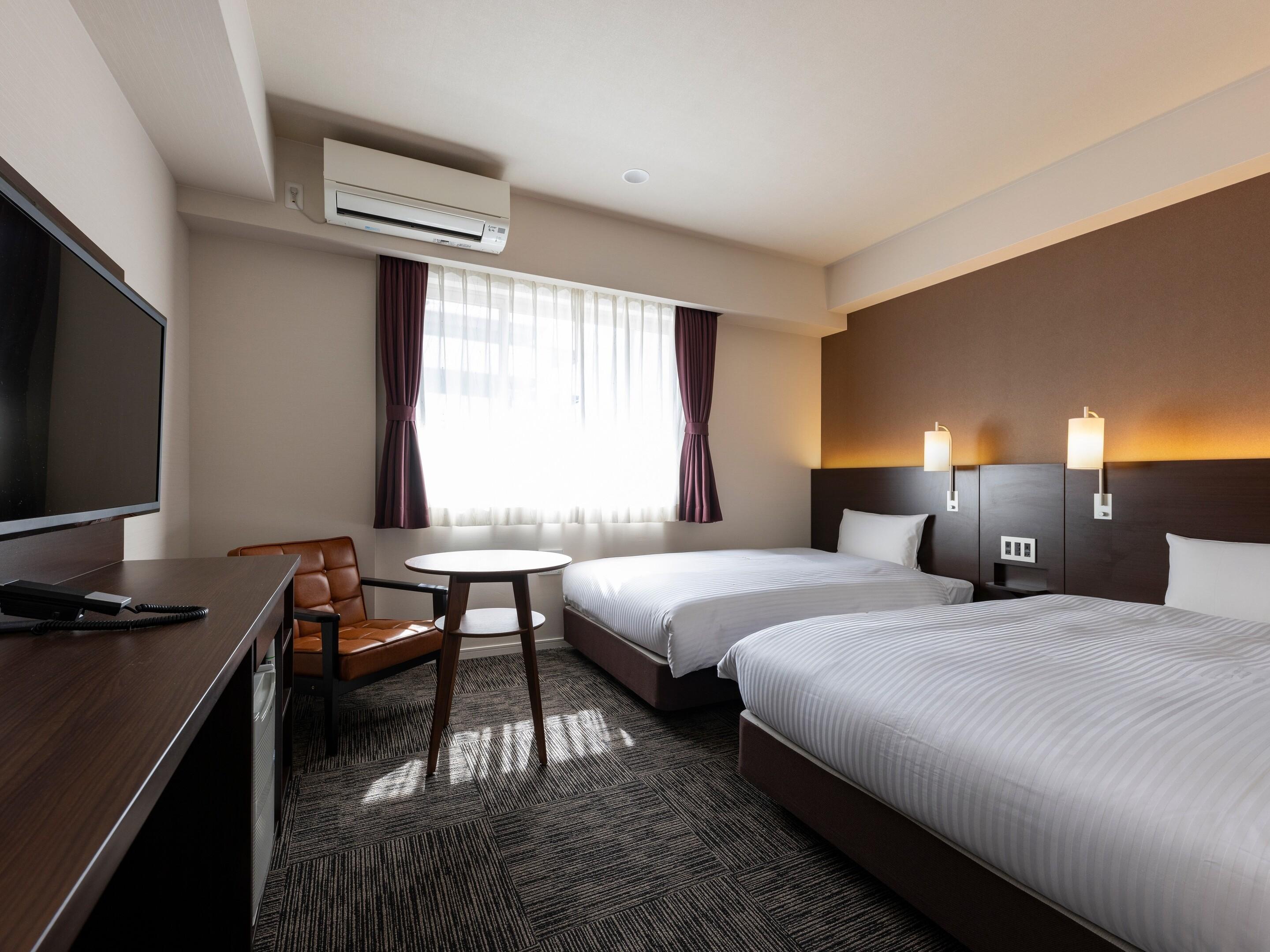 KOKO HOTEL 大阪新世界【禁煙】デラックスツイン／22.8平米／120cm幅・130cm幅 各1台