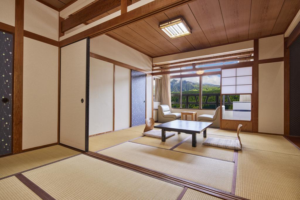 亀の井ホテル 阿蘇 パークリゾート本館 和室14畳（禁煙）