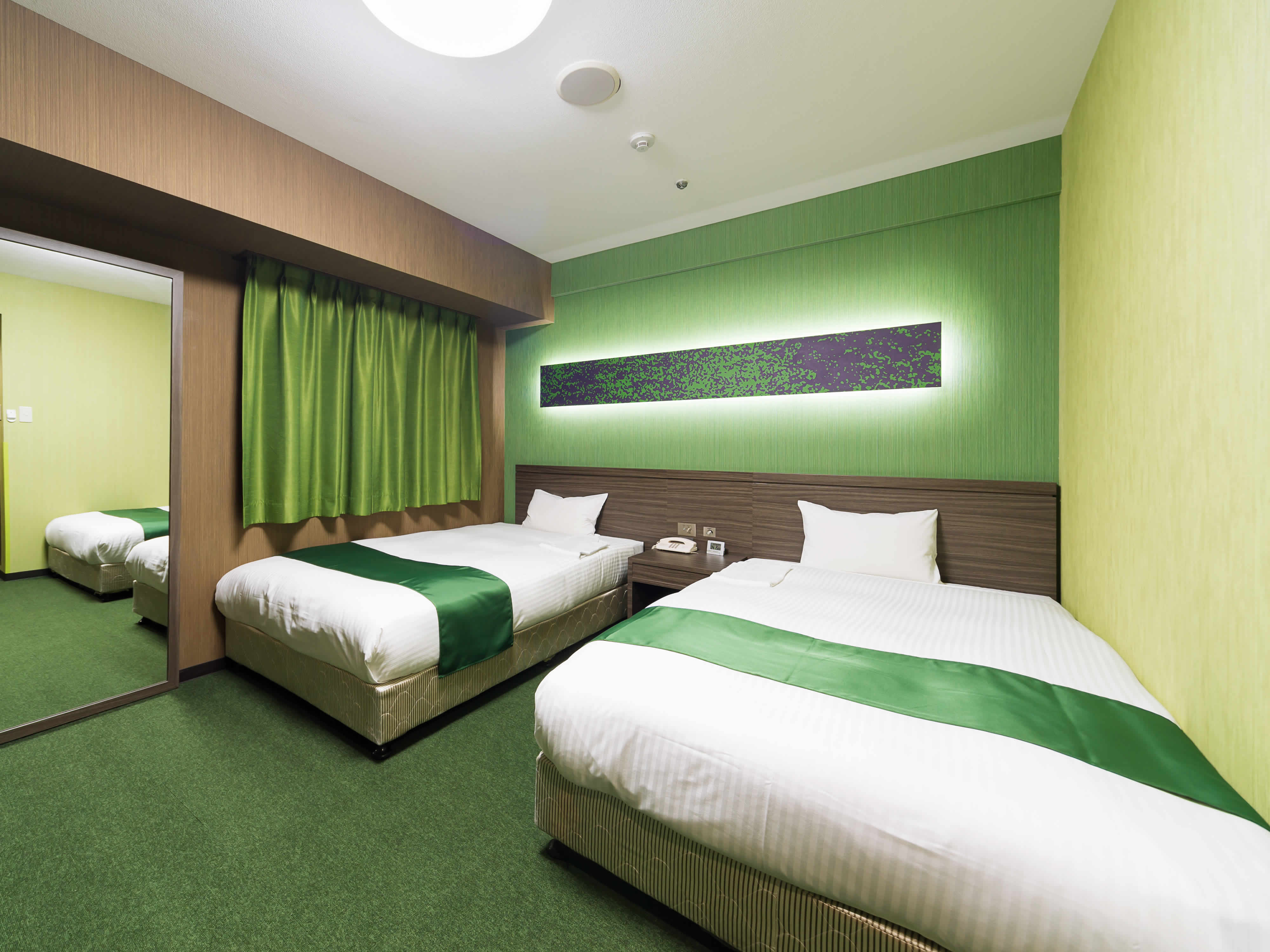 KOKO HOTEL 名古屋丸の内【喫煙】スタンダードツイン／18.3平米／120cm幅×2台