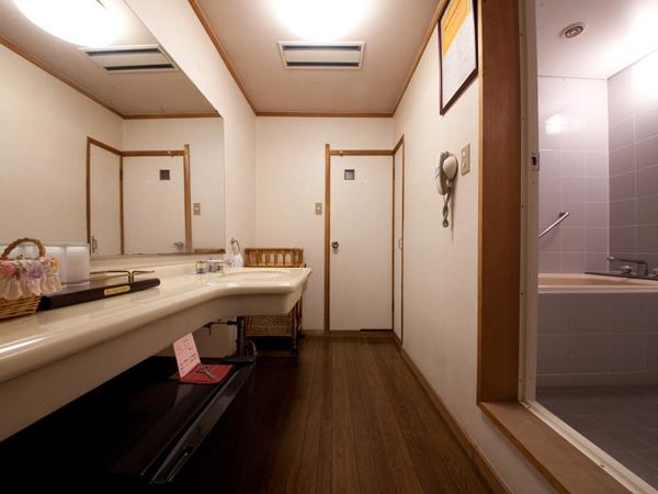 和室１0畳、洋室7.5畳、控え２疊、縁側、バス、トイレ、洗面所