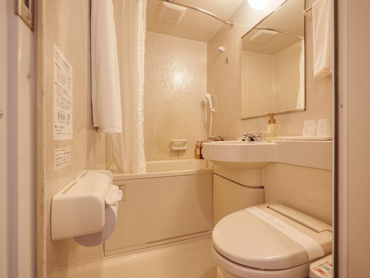 【客室ユニットバス】全室温水式シャワートイレを完備しております。