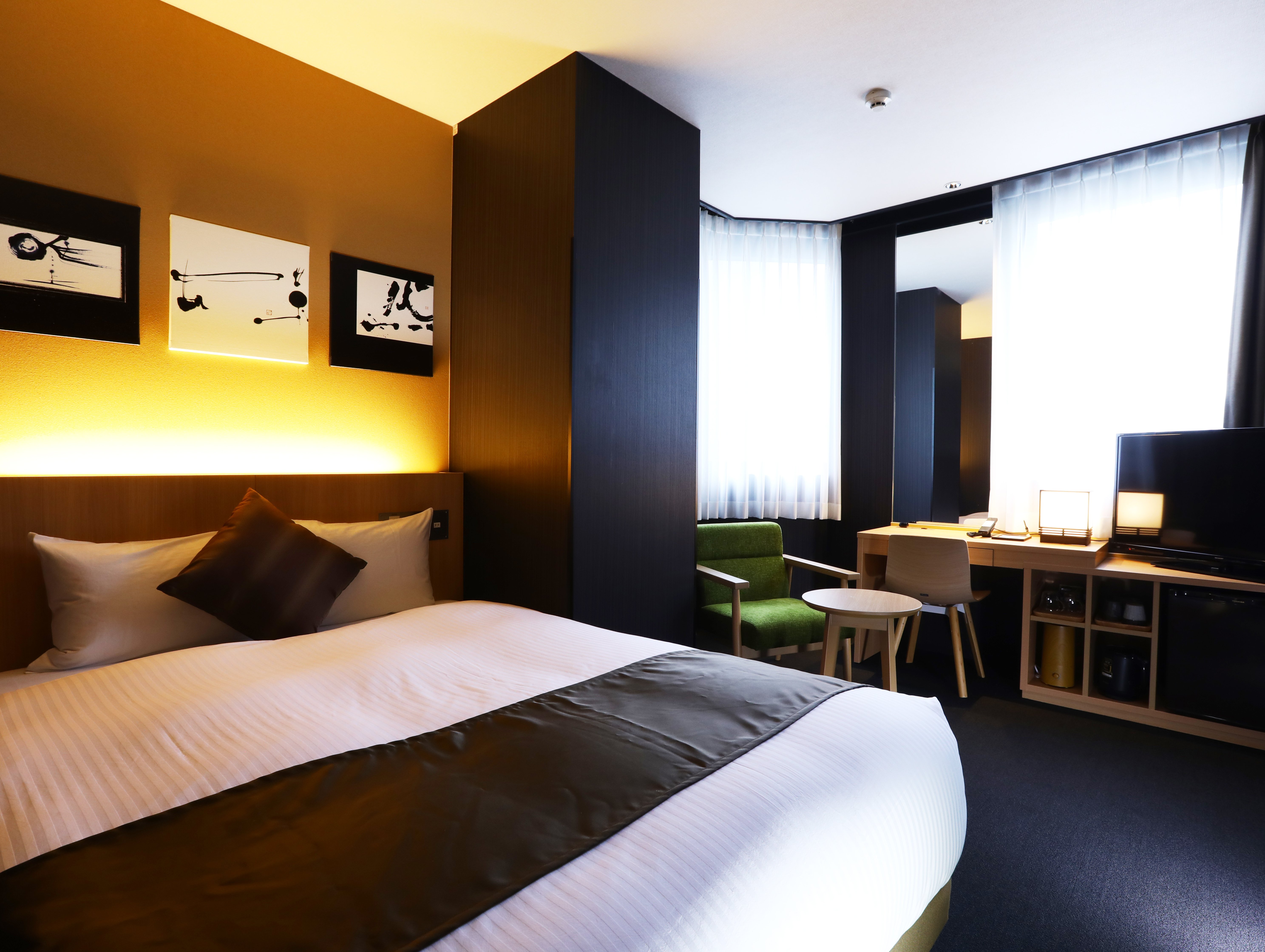 KOKO HOTEL 京都四条烏丸【全室禁煙】デラックスダブル／18～22平米／160cm幅×1台