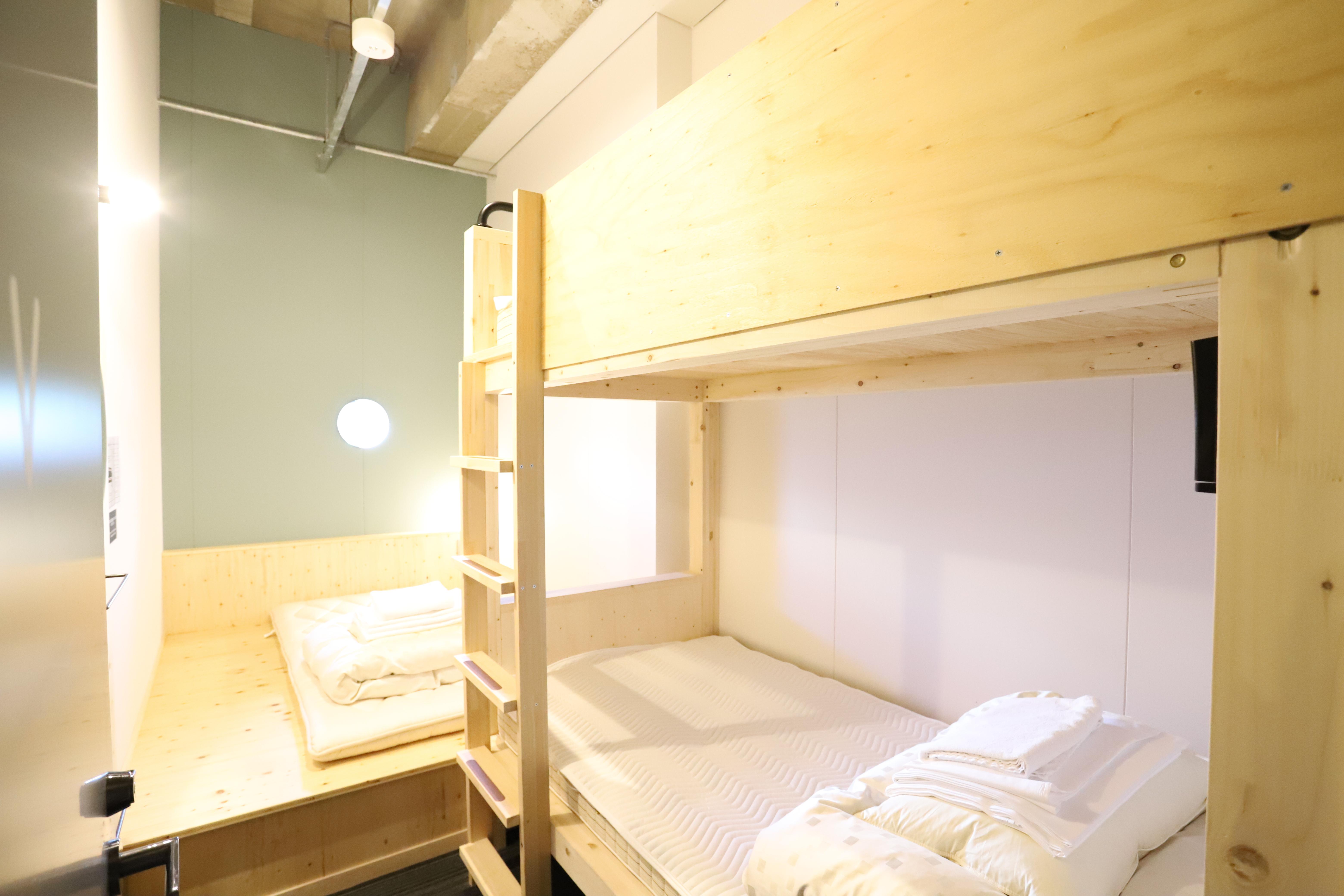 HOSTEL TOMARトリプルルーム(小上がり・二段ベッド)