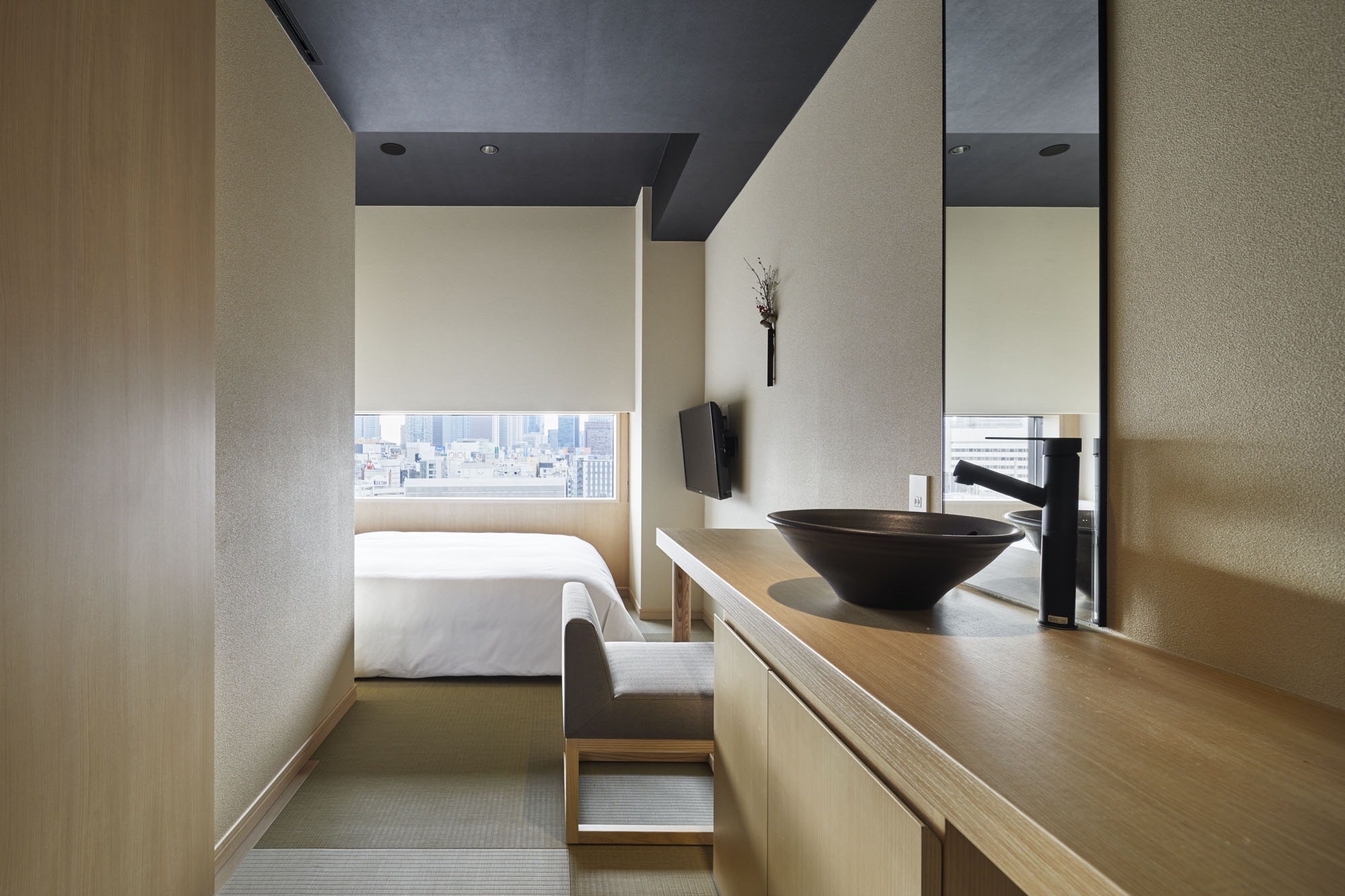 ONSEN RYOKAN 由縁新宿禁煙セミダブルルーム（高層階）