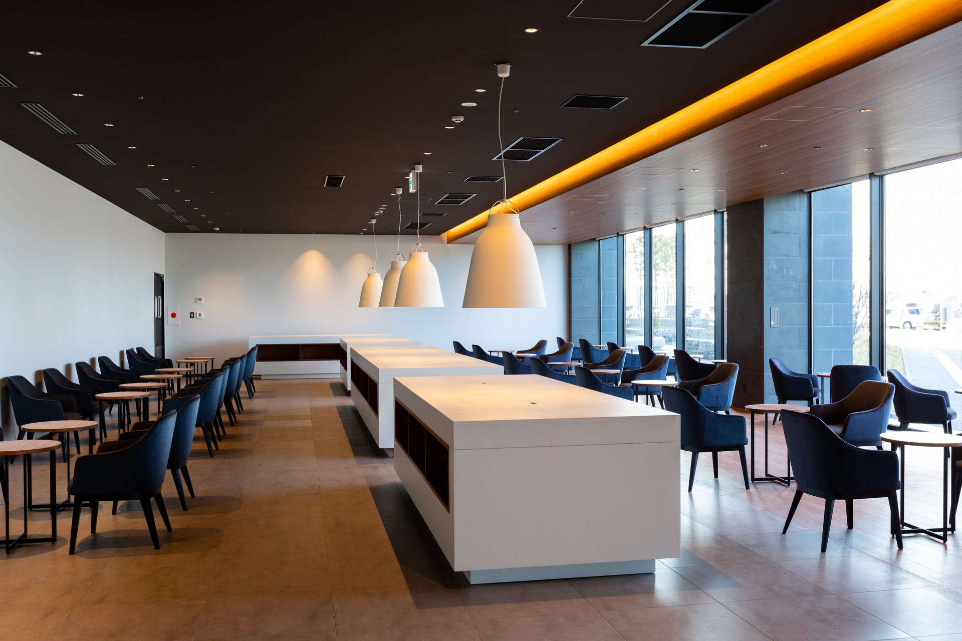 レストラン「海 -KAI-」、カフェスペース（1階）
