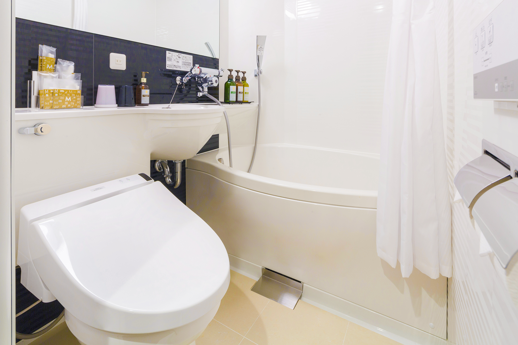 ホテル エムズ・エスト 四条烏丸セミダブルルーム